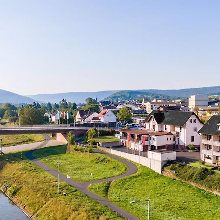 Hotel Straubs Schoene Aussicht Клингерберг на Майн Екстериор снимка