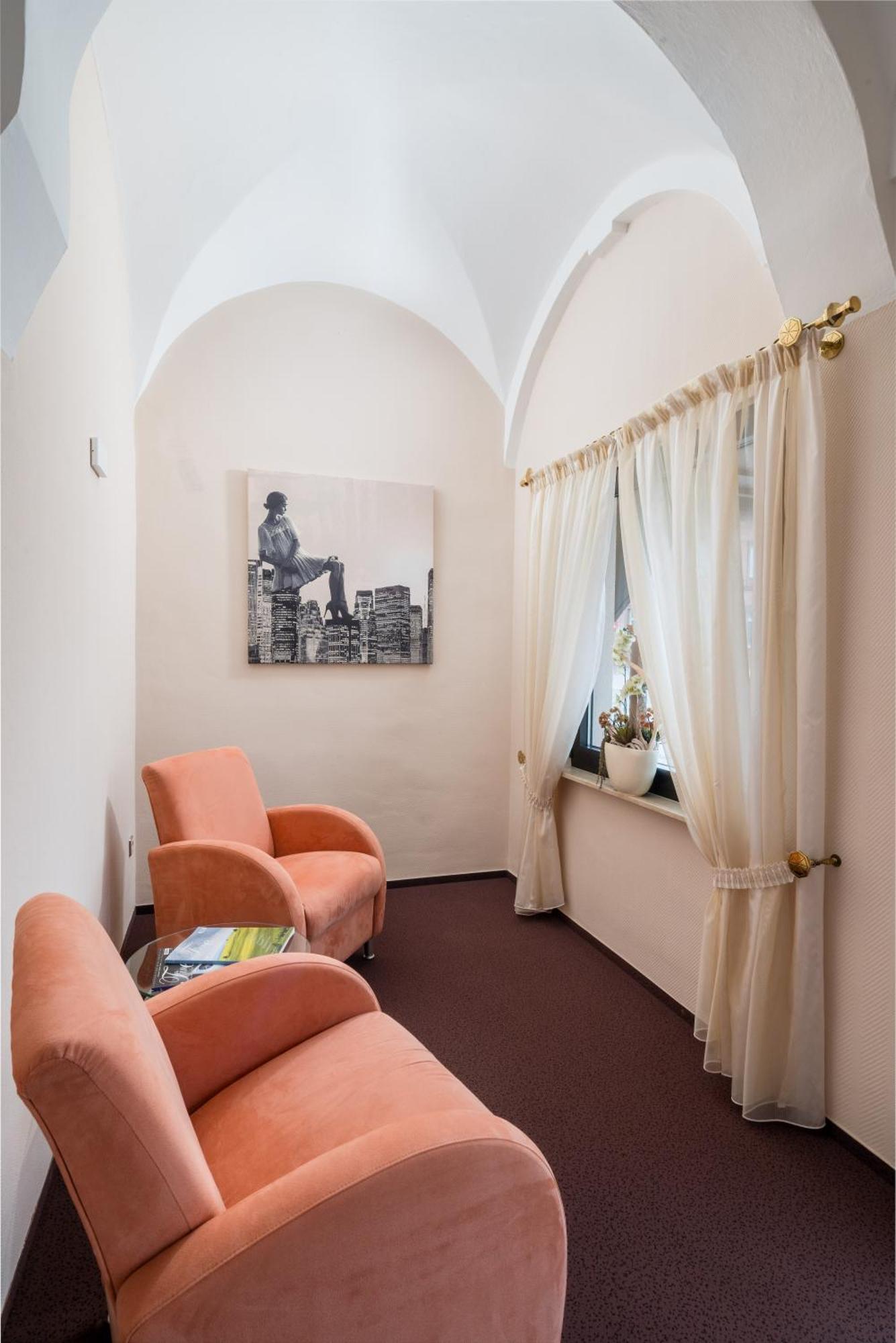 Hotel Straubs Schoene Aussicht Клингерберг на Майн Екстериор снимка
