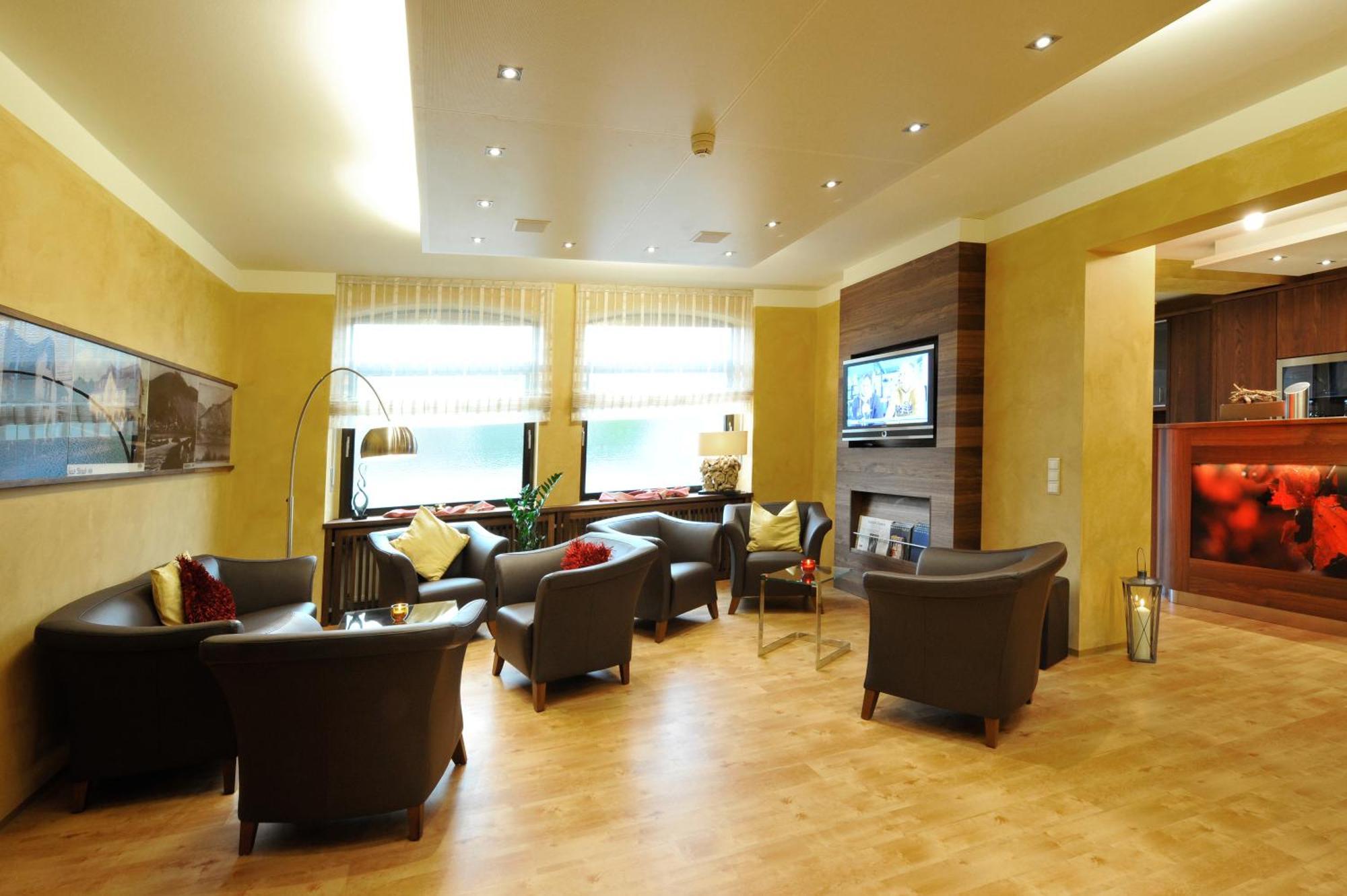 Hotel Straubs Schoene Aussicht Клингерберг на Майн Екстериор снимка