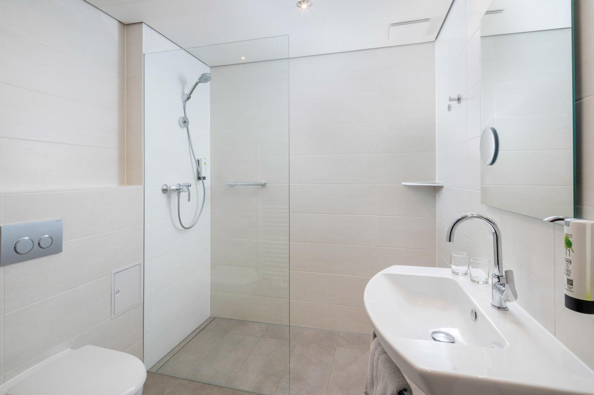 Hotel Straubs Schoene Aussicht Клингерберг на Майн Екстериор снимка