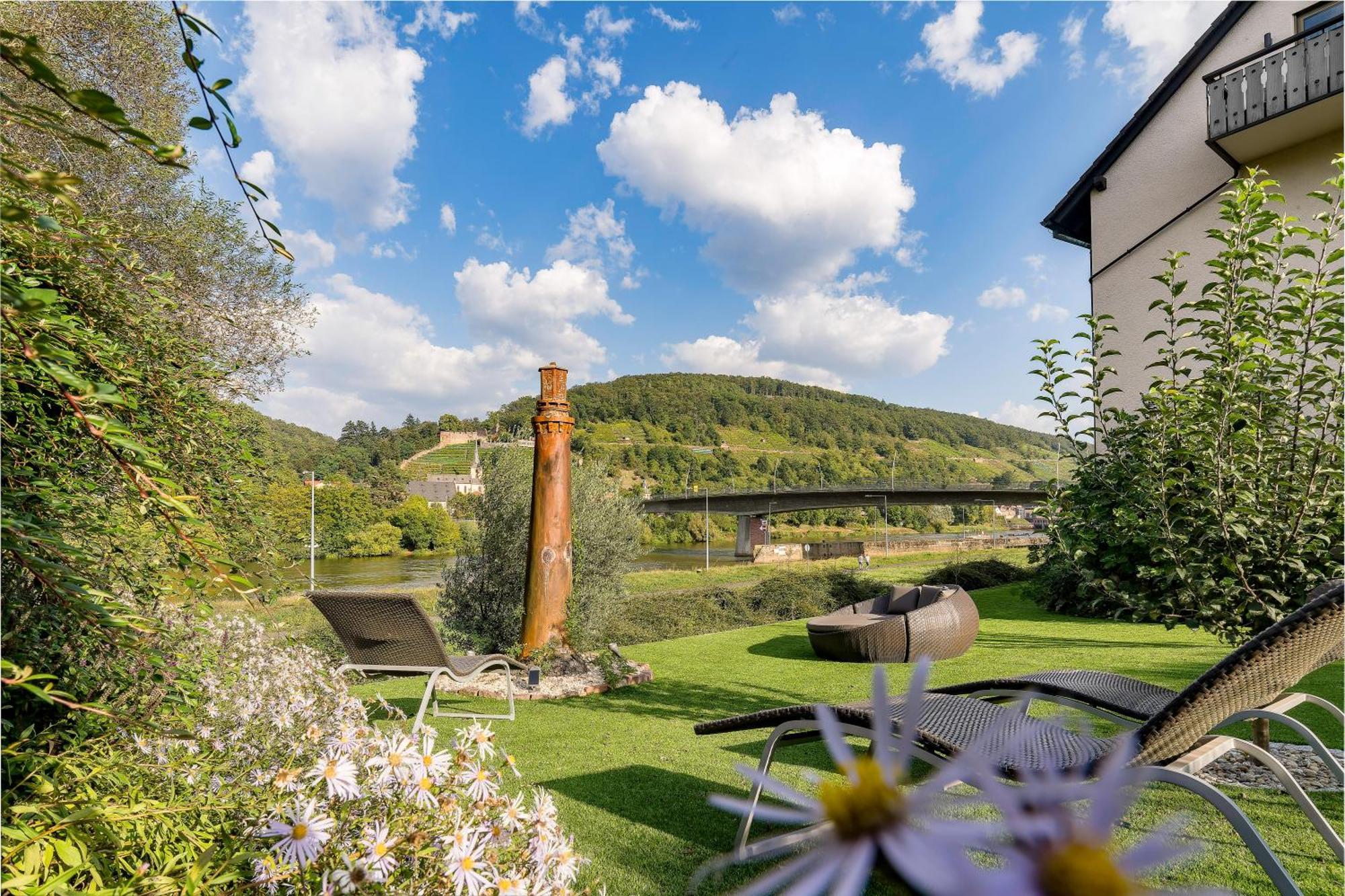 Hotel Straubs Schoene Aussicht Клингерберг на Майн Екстериор снимка