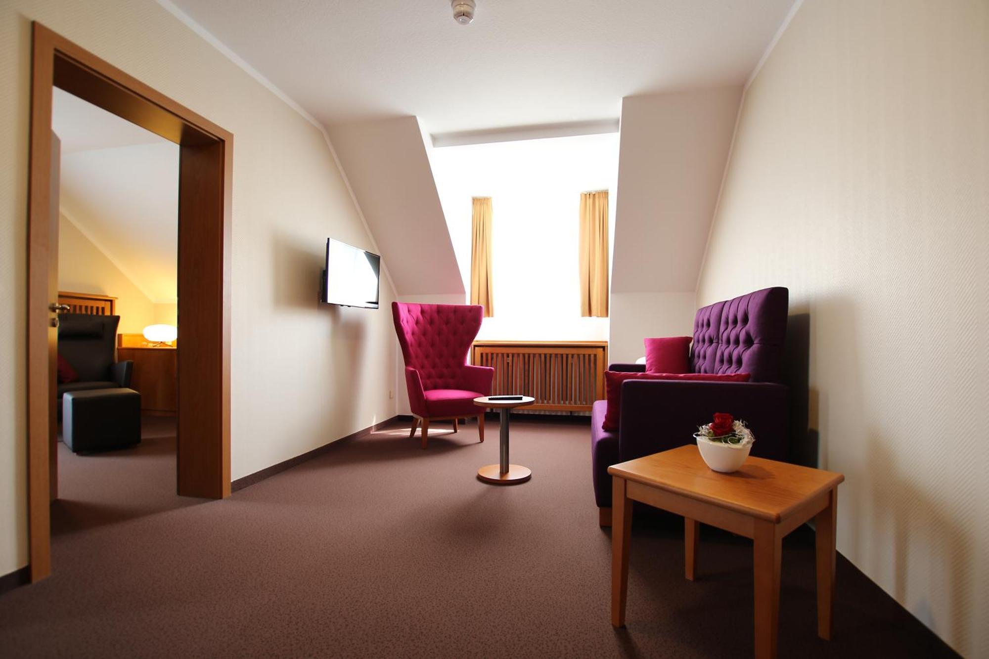 Hotel Straubs Schoene Aussicht Клингерберг на Майн Екстериор снимка
