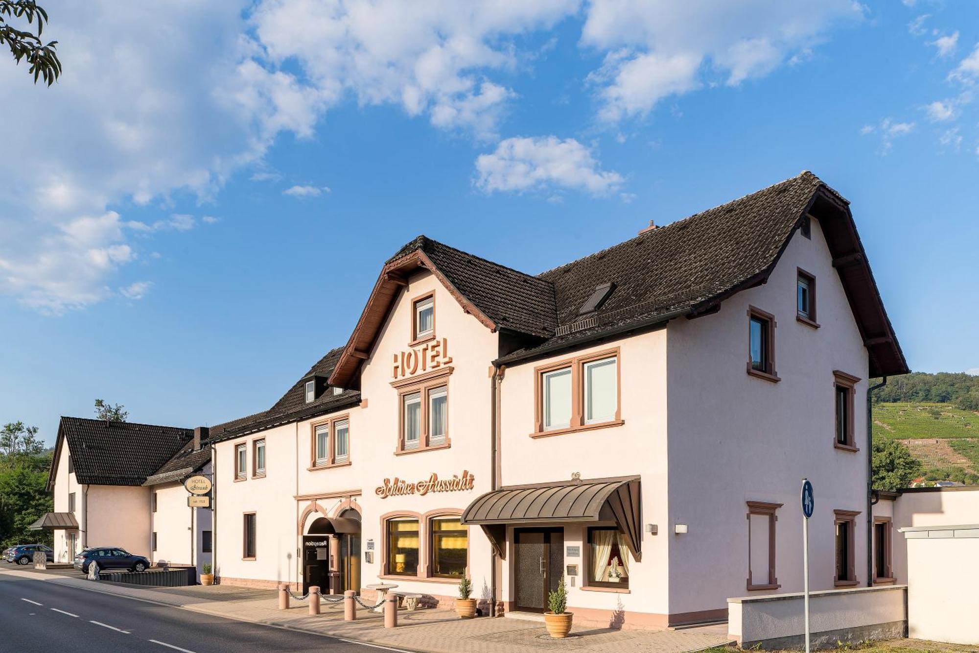 Hotel Straubs Schoene Aussicht Клингерберг на Майн Екстериор снимка