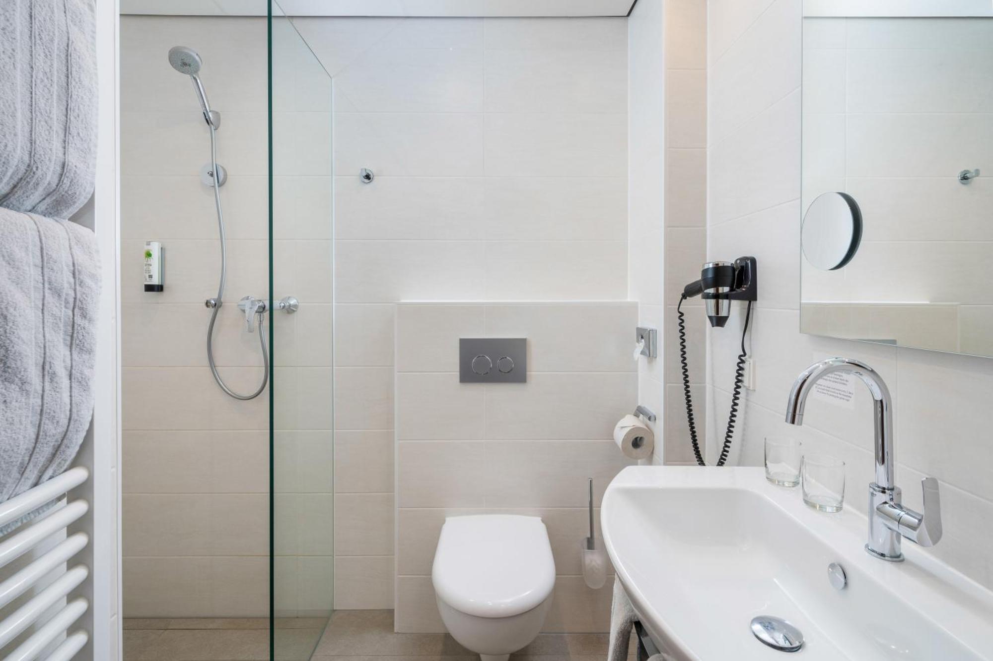 Hotel Straubs Schoene Aussicht Клингерберг на Майн Екстериор снимка