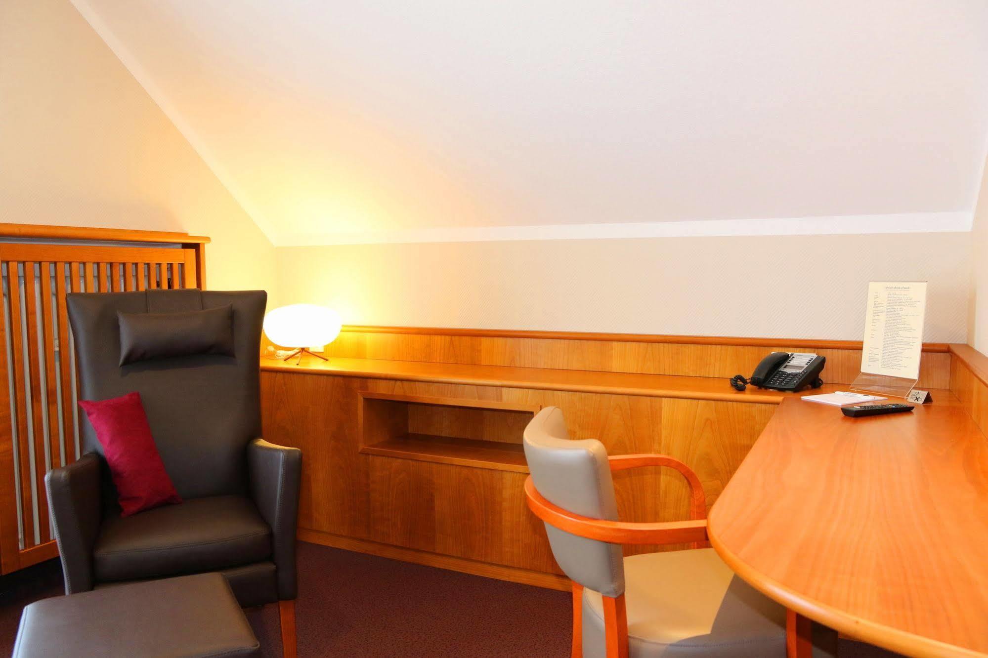 Hotel Straubs Schoene Aussicht Клингерберг на Майн Екстериор снимка